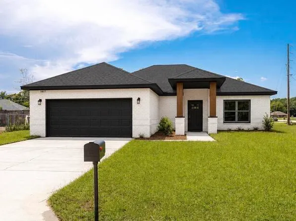 8908 Boxwood Ln, Gautier, MS 39553