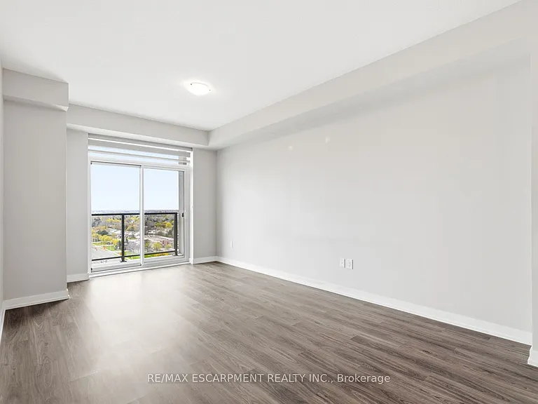 450 Dundas St E #1113 — Photo 28