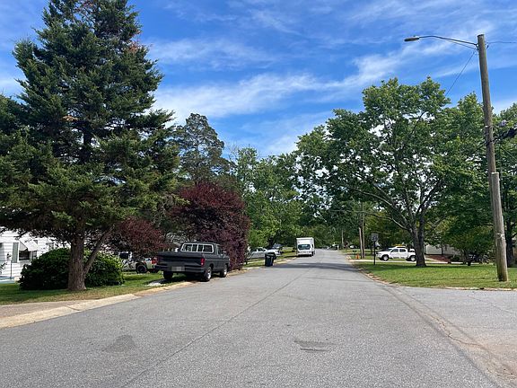 5th image of 1877 Clearwater Dr SE