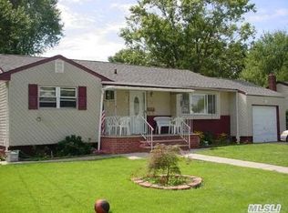 188 Elliot St, Brentwood, NY 11717