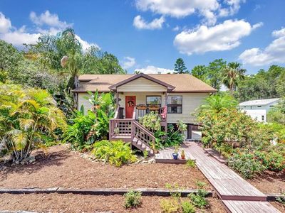 1202 E Oakwood St, Tarpon Springs, FL, 34689
