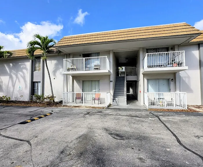 1830 Maravilla Ave #510 — Photo 4