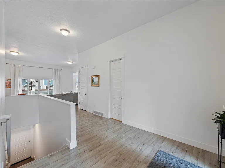 171 E 580 N — Photo 11