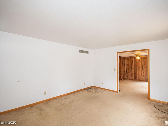 3rd image of 1420 E Elmhurst Ave