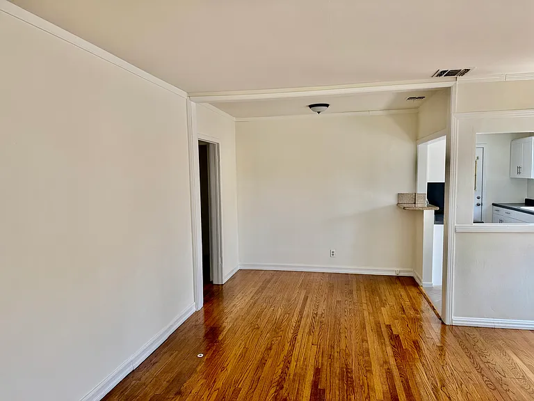 La Tierra St — Photo 10