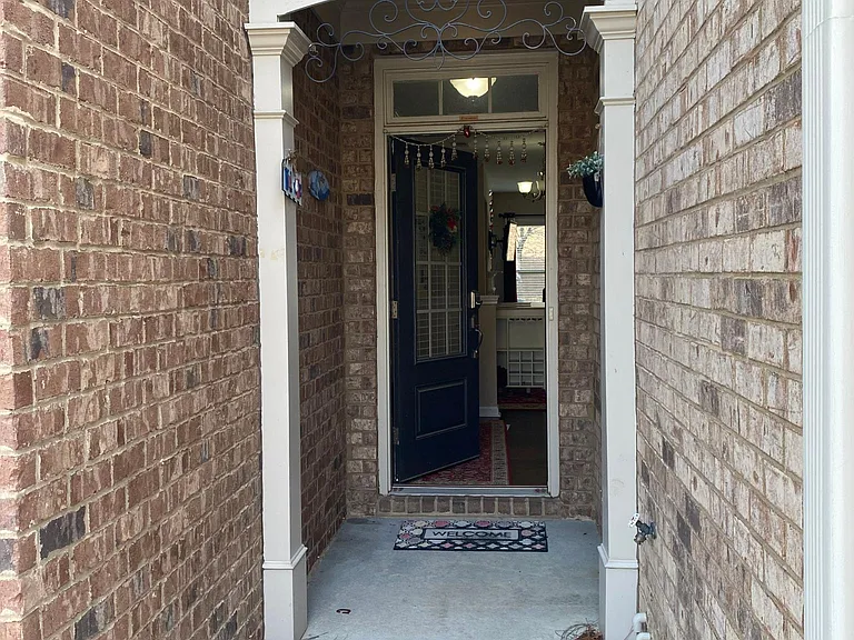 4190 Hammond Bridge Dr — Photo 3