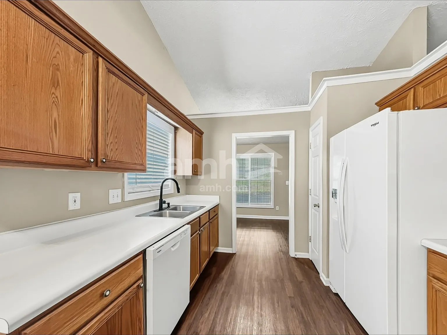 3 bed, 2.0 bath, 1514 sqft, $1,990 — Photo 3