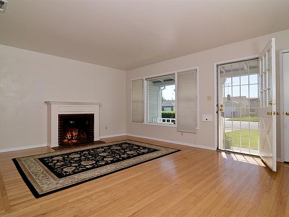 3rd image of 4943 23rd St