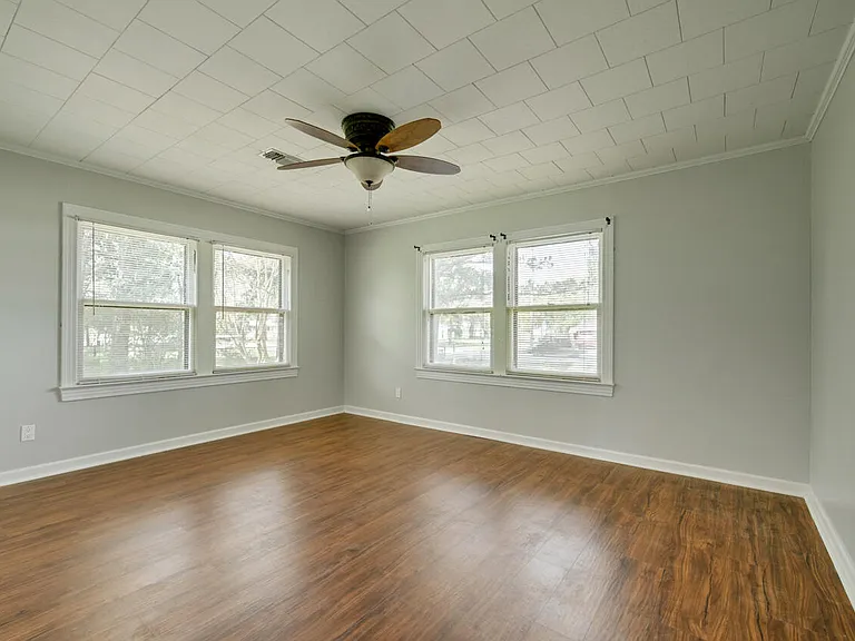 216 E Milton Ave — Photo 11