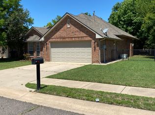 151 Stonebrook Ln, Edmond, OK 73003