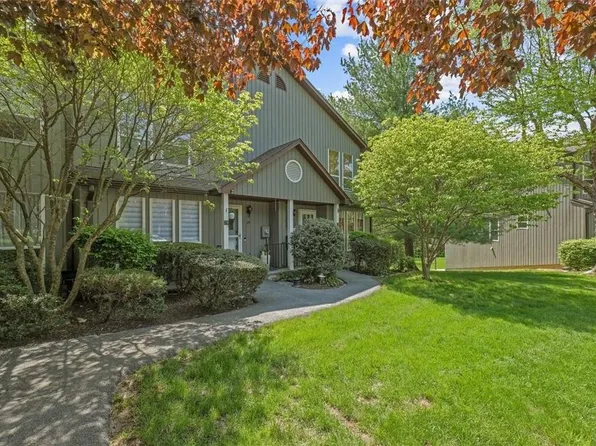 29 Hemlock Circle, Peekskill, NY 10566