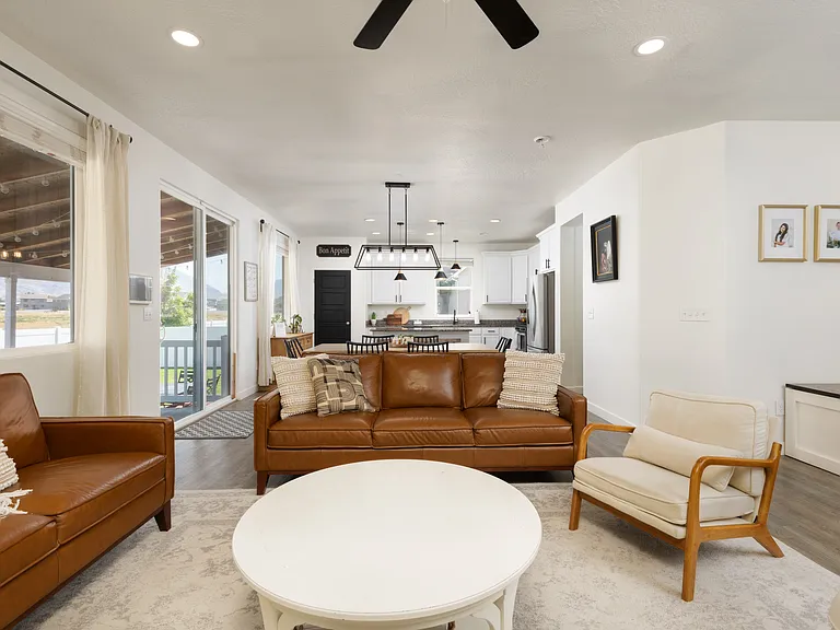 183 E Lake View Dr — Photo 15