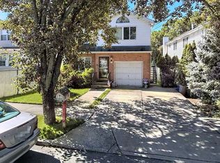 44 Clay Pit Rd, Staten Island, NY 10309
