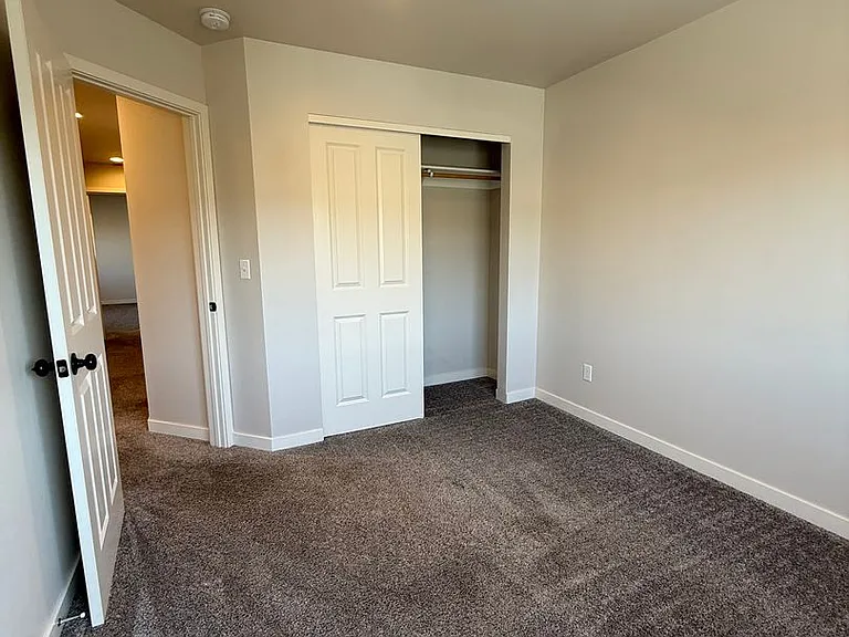 47 Samantha Ct — Photo 26