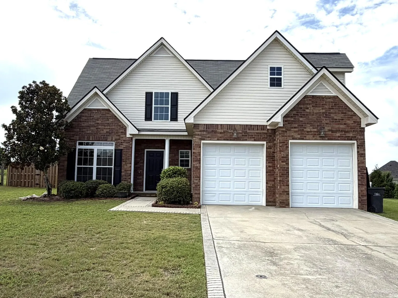4 bed, 2.5 bath, 2212 sqft, $2,000 — Photo 1