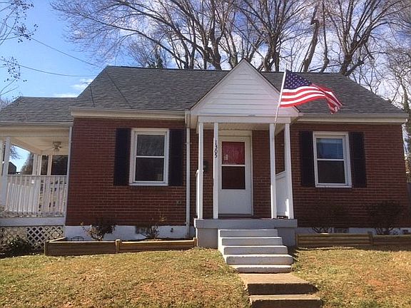 3rd image of 1305 Fort Manor Dr