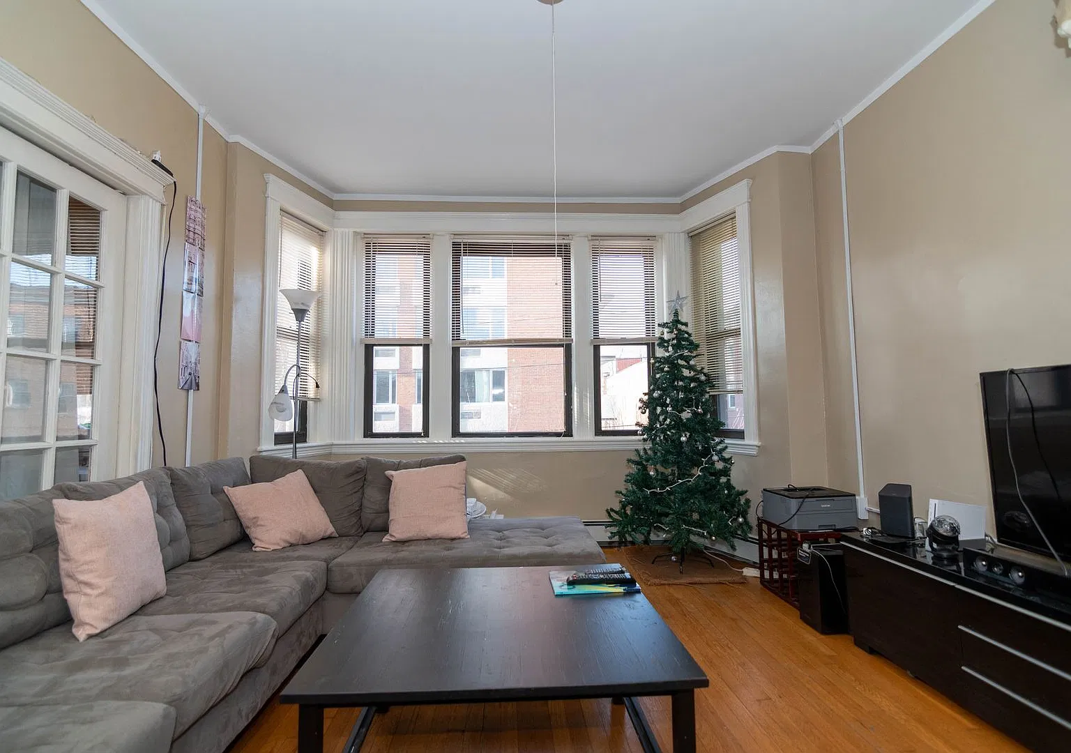Spacious 5 Bed / 2 Bath in Brookline | 2,000 Sq Ft | Heat & Hot Water Included — Photo 3