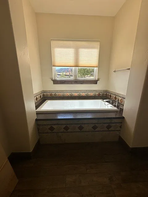 4 bed, 3534 sqft, $5,900 — Photo 2