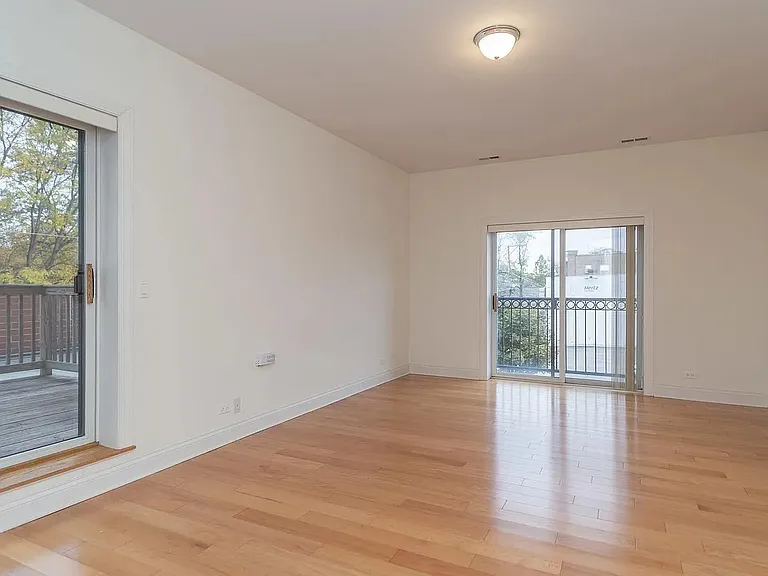 2352 W Byron St #403 — Photo 7