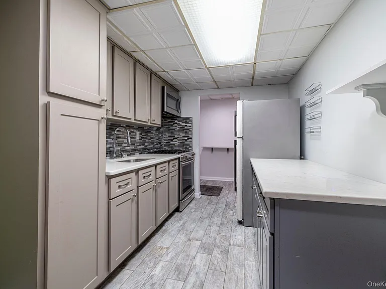 98 Brower Ave — Photo 5