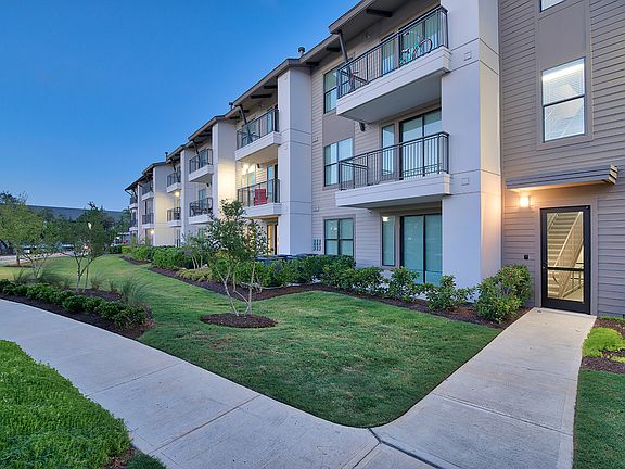 Our apartment homes feature indoor and outdoor living space, so you can take full advantage of the beautiful Austin seasons
