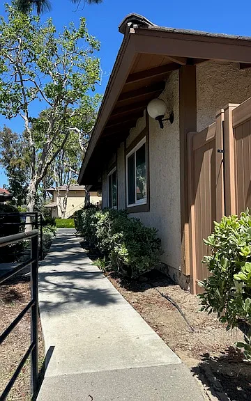 637 Sydney Ln — Photo 7