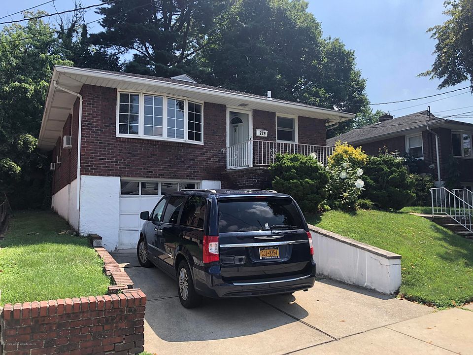 1st image of 229 Oakwood Ave