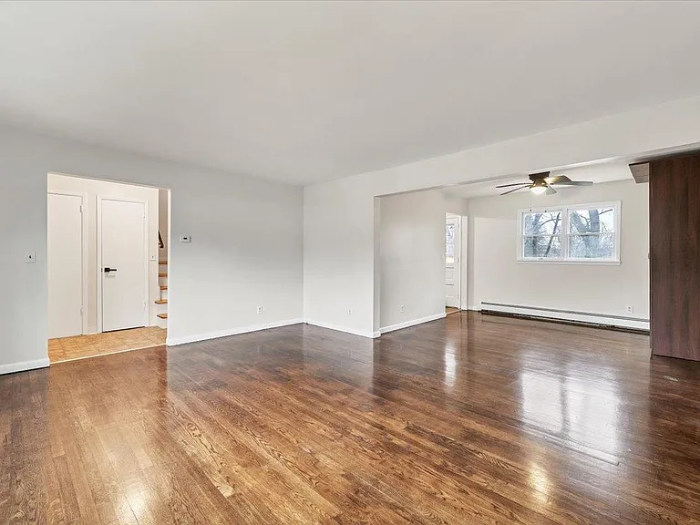 19 Grand Ave — Photo 11