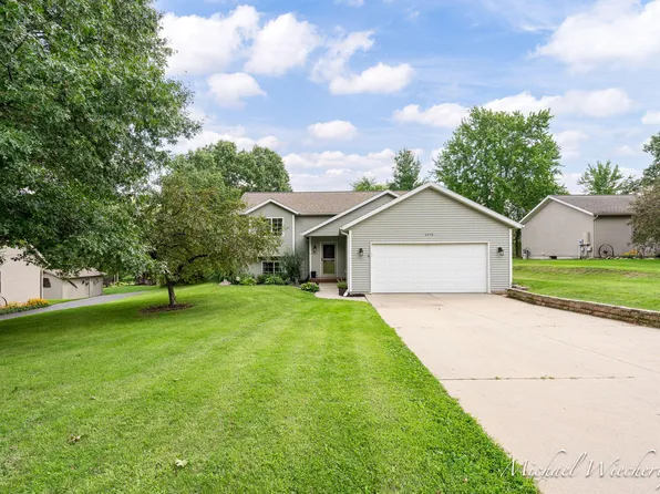 6998 Riverwood Dr, Belding, MI 48809