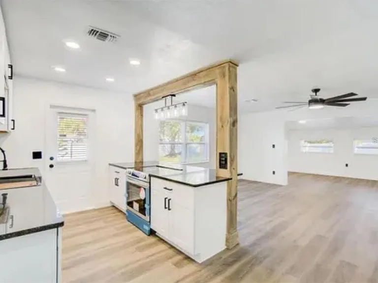 5205 Chenault Ave — Photo 4
