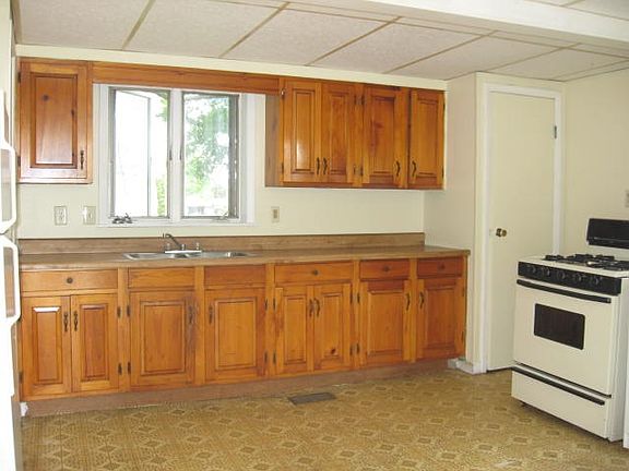 3rd image of 401 Linden St