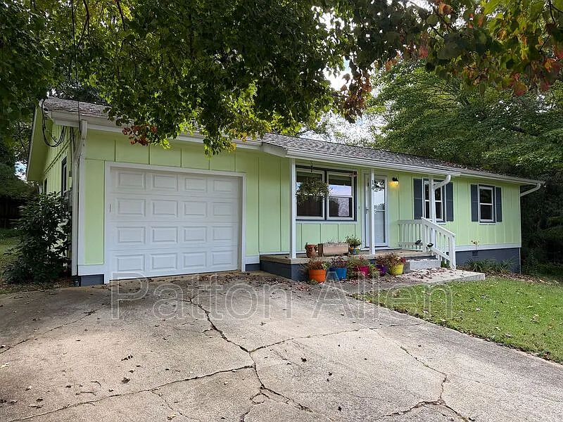 3 bed, 1.5 bath, $2,150 — Photo 2