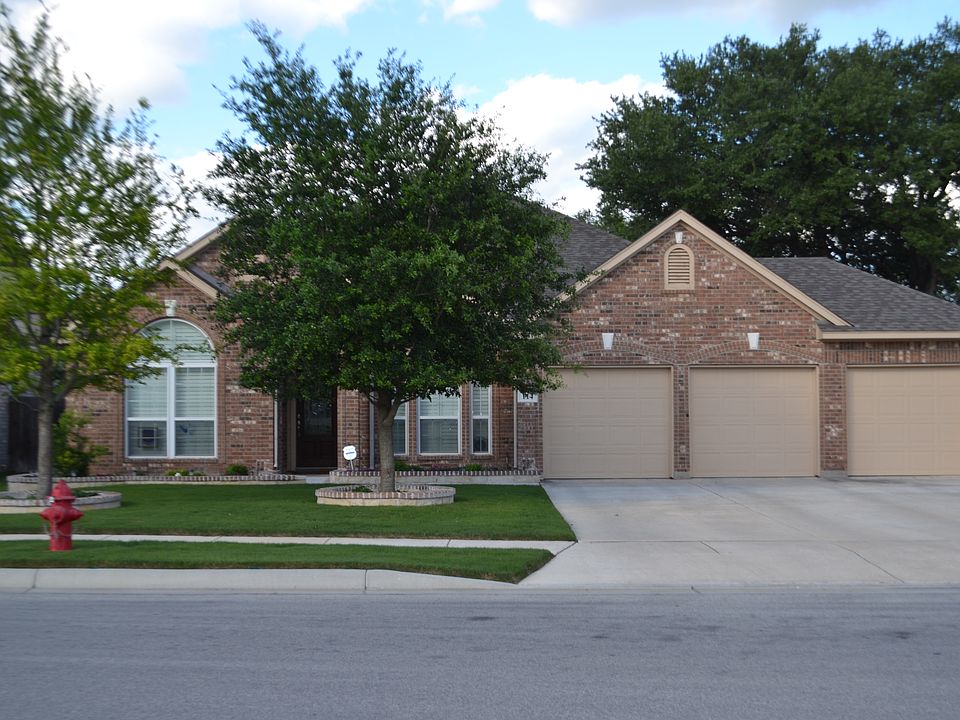 1st image of 114 Bay Hill Dr