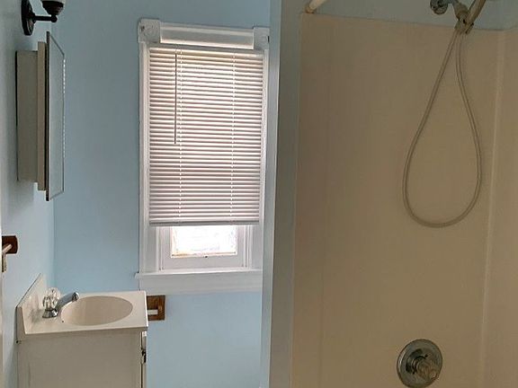 3rd image of 841 W Washington St #2F