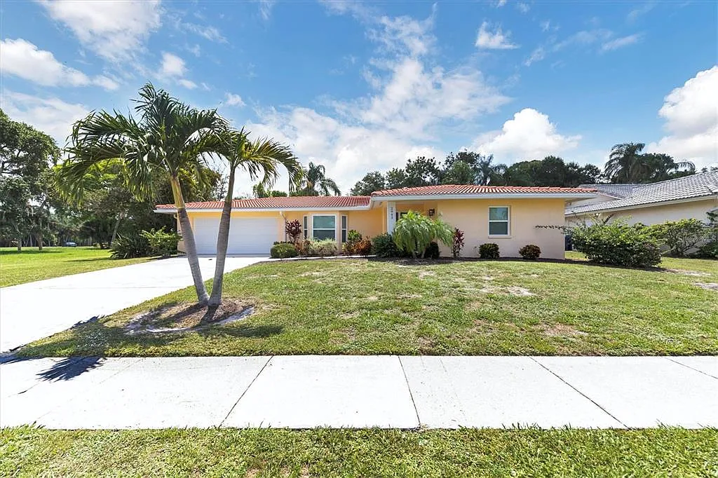 3 bed, 2.0 bath, 1950 sqft, $4,750 — Photo 4