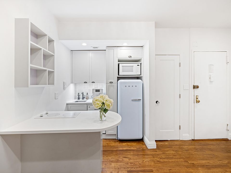 1st image of 26 Gramercy Park S APT 4E