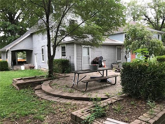 2nd image of 1810 S Claremont Ave