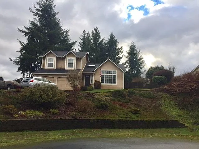 3 bed, 2.5 bath, 1548 sqft, $4,295 — Photo 2