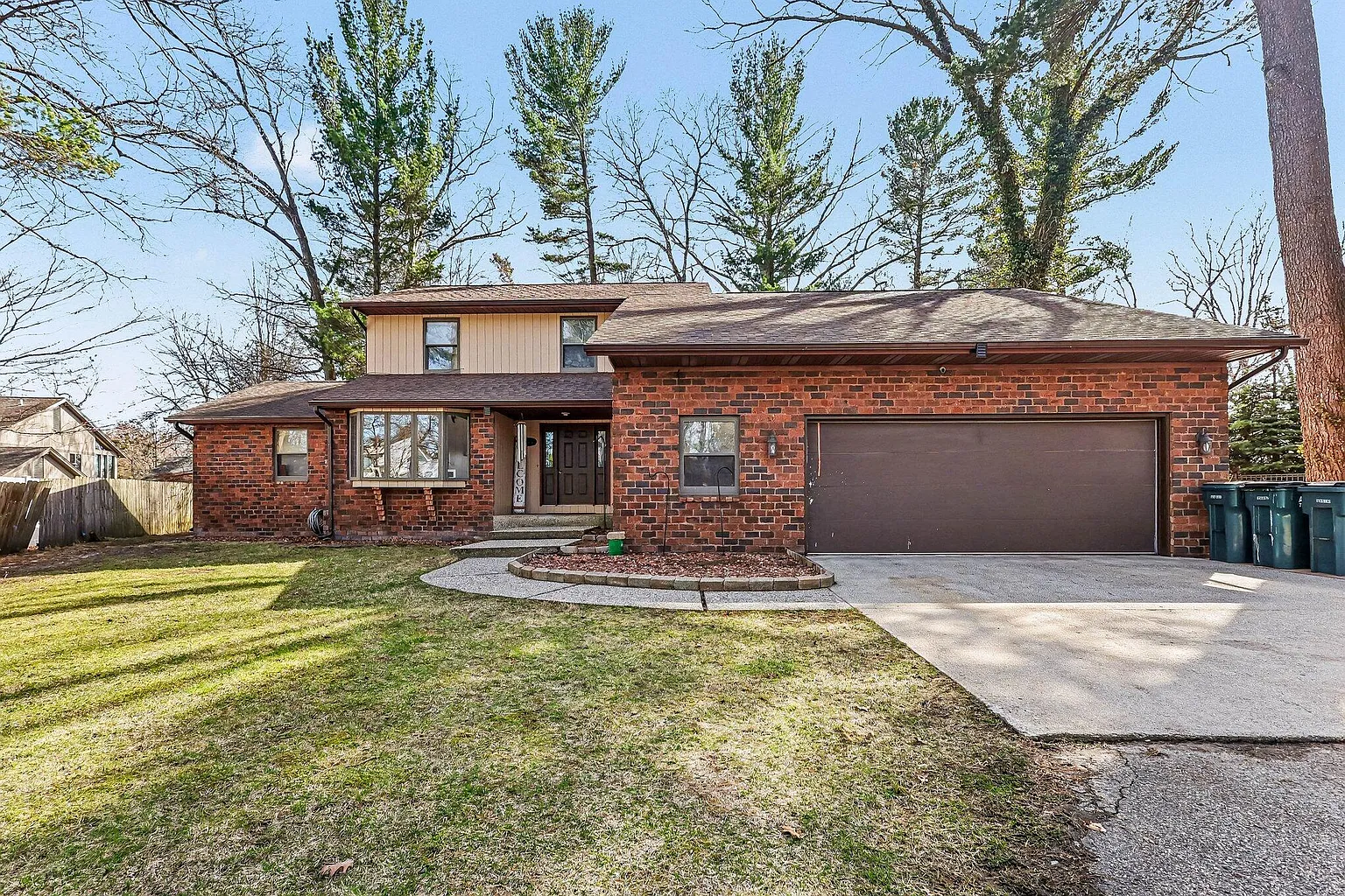 1437 Brookwood Dr photo 1