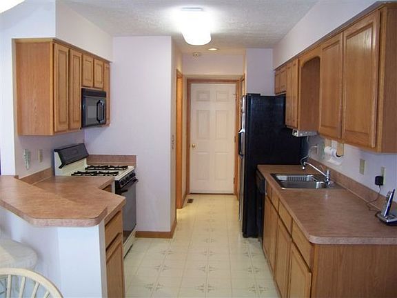 2nd image of 5765 Gateway Ln