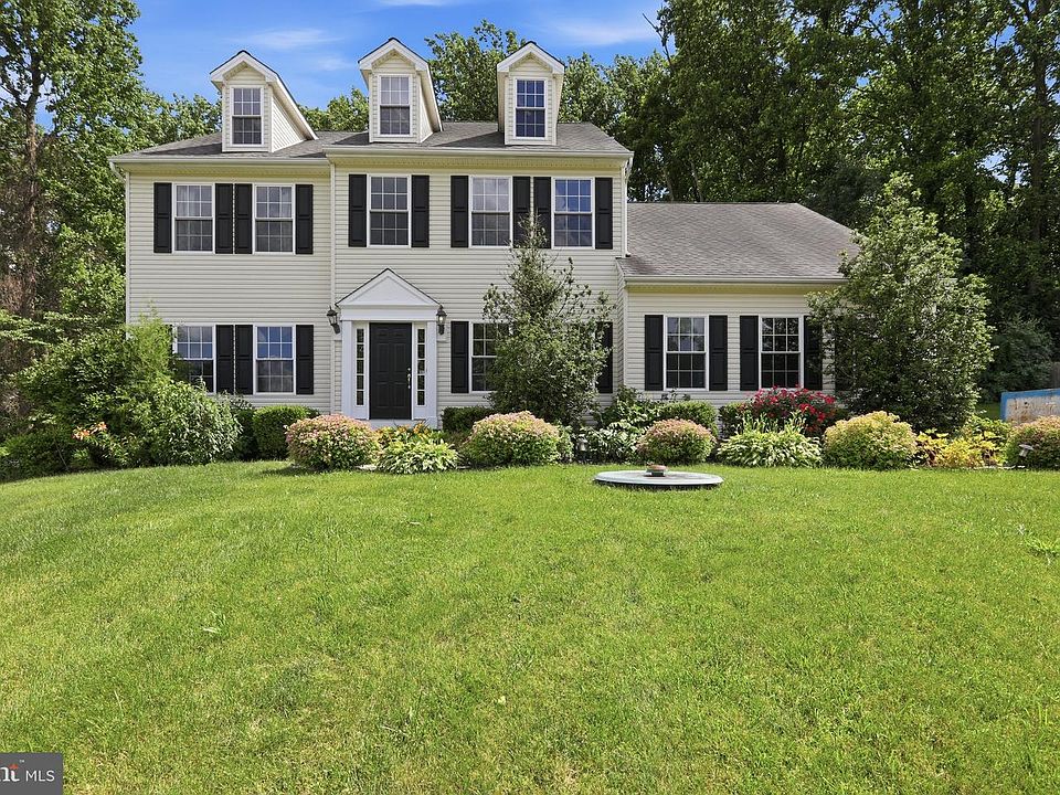 1st image of 115 Burgundy Ln