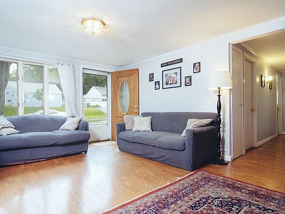 3rd image of 34 Vega St
