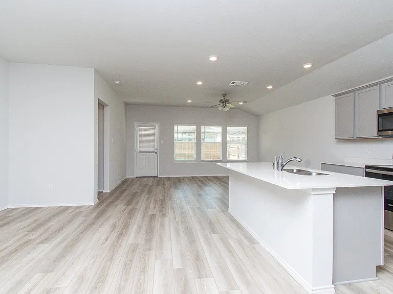 10009 Avendesora Rd — Photo 4
