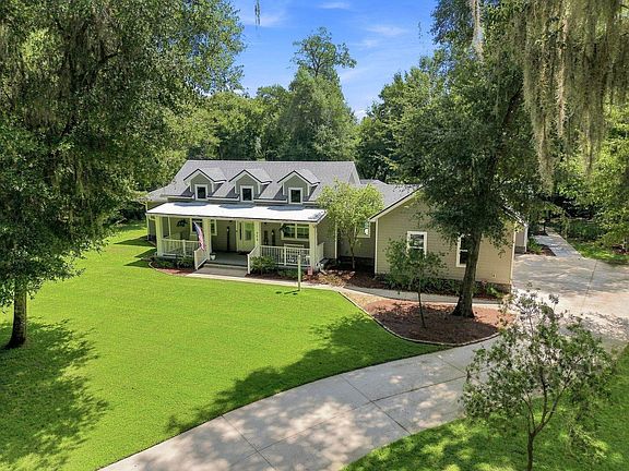 4th image of 704 Coachmans Pl