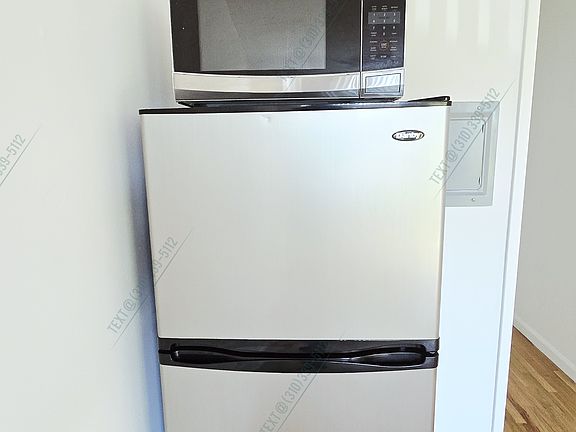 5th image of 11619 Darlington Ave #1