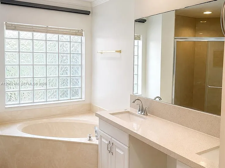 16341 Malibu Dr #19 — Photo 7