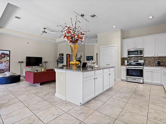 3rd image of 31503 Reston Cliff Ct