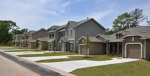 3 bed, 2.5 bath, 1739 sqft, $1,549 — Photo 3
