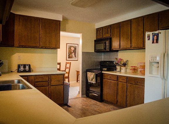 5th image of 1235 Dakota St