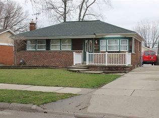 21609 Violet St, Saint Clair Shores, MI 48082